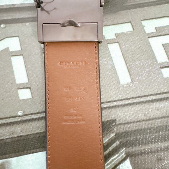 Coach 101 Plaque Buckle Cut-To-Size Reversible Belt main image 6